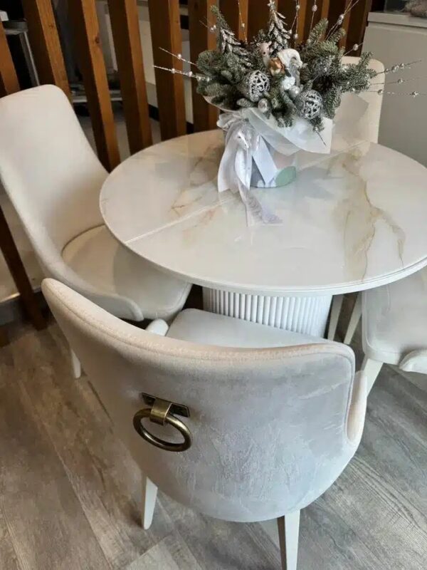 raskladnoj-obedennyj-stol-monro