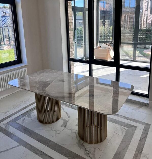 obedennyj-stol-monako-duo